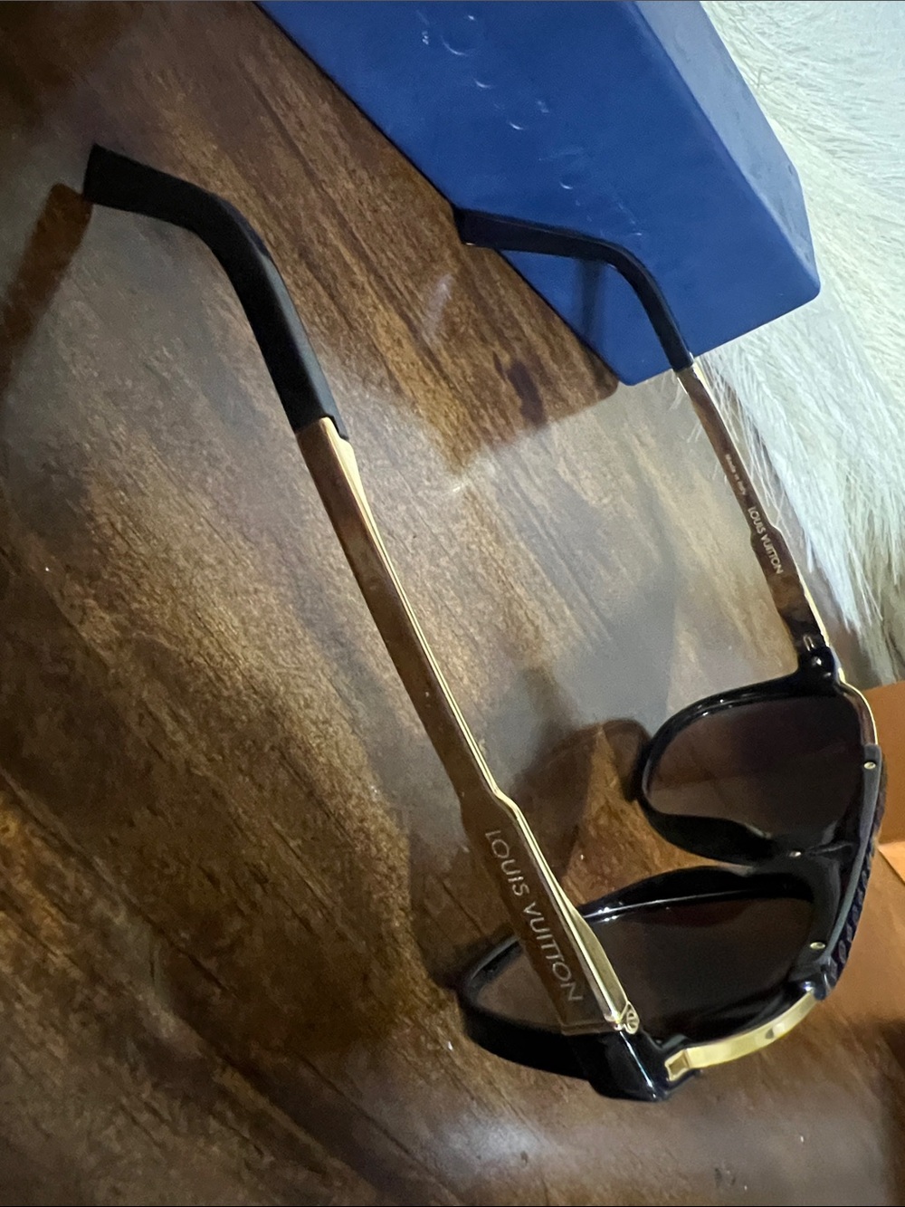 Louis Vuitton Black and Gold Designer Sunglasses - Picture 2 of 4